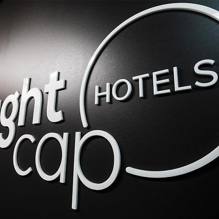 Nightcap At Fairfield Hotel Bagian luar foto