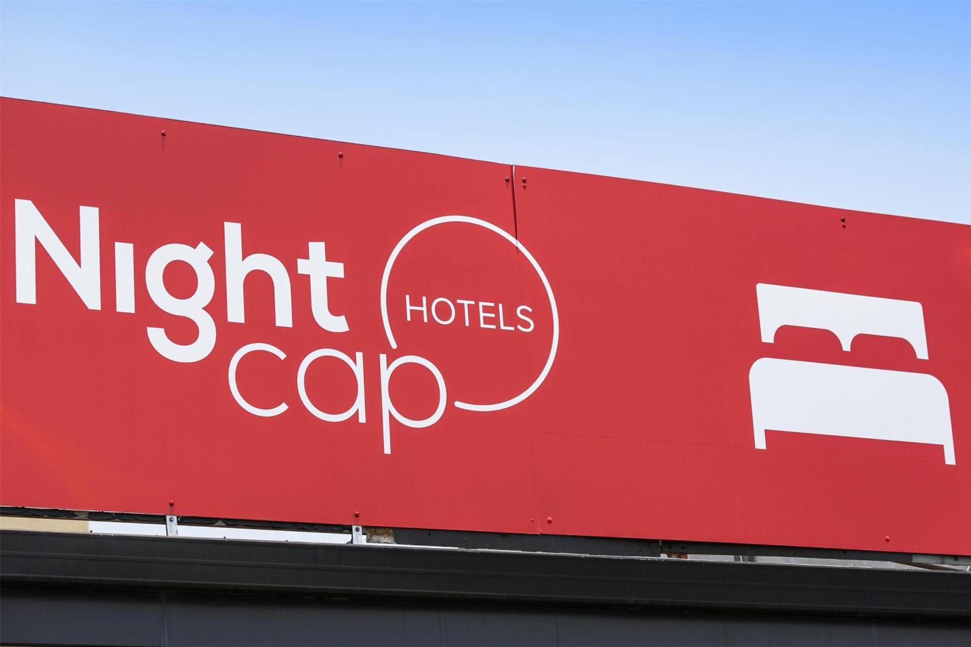 Nightcap At Fairfield Hotel Bagian luar foto